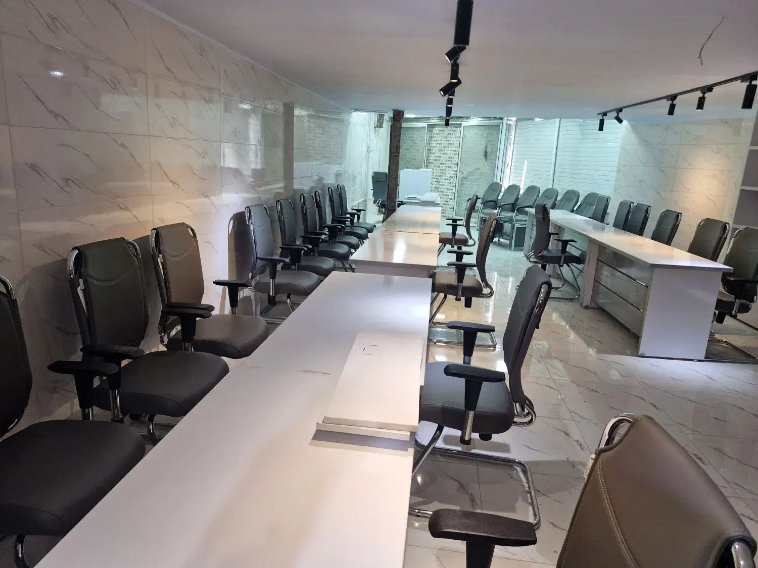 استخدام مشاور و مدیر املاک|استخدام بازاریابی و فروش|تهران, میرداماد|دیوار