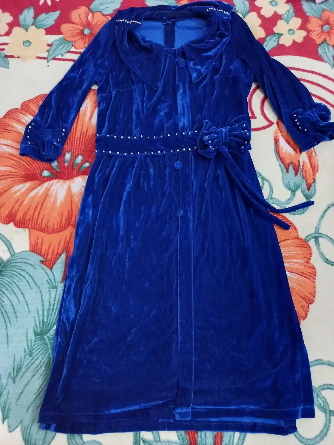 تعداد زیادی مانتو پالتو شال روسری و لباس موجوده|لباس|یزد, |دیوار