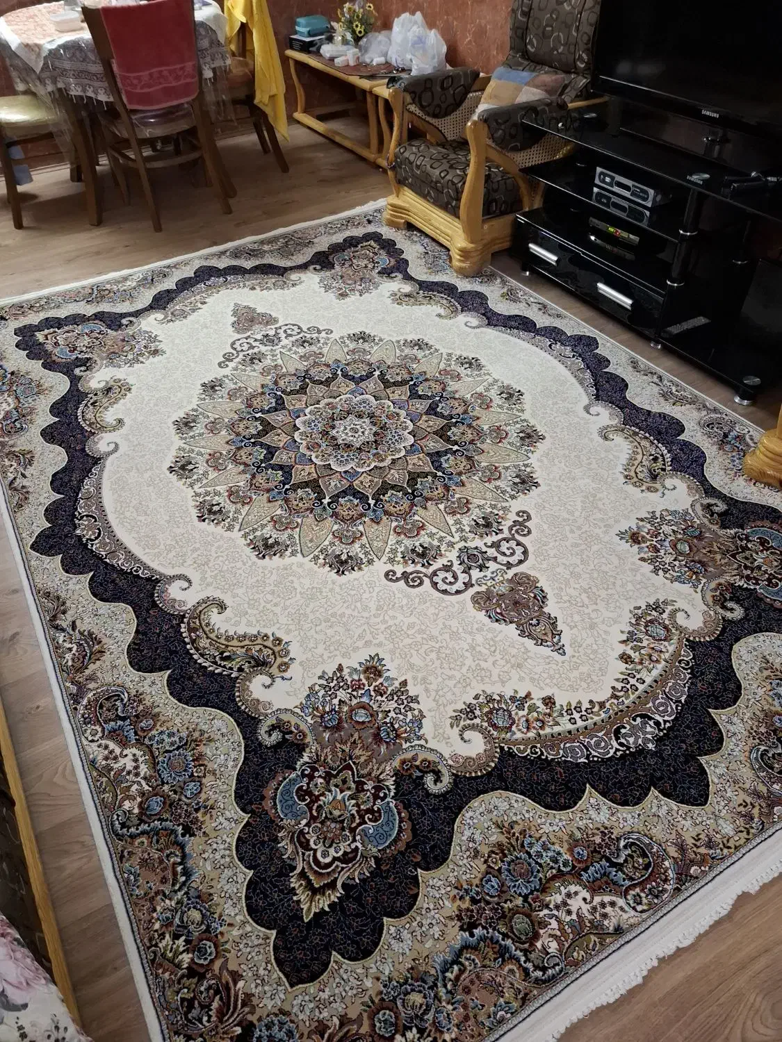 فرش ۶ متری خوش نقشه|فرش|شیراز, زرگری|دیوار