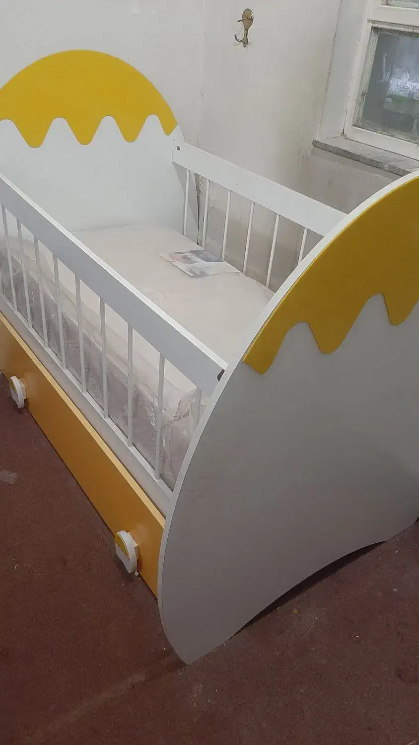 تخت نوزاد|تخت و صندلی بچه|امیدیه, |دیوار