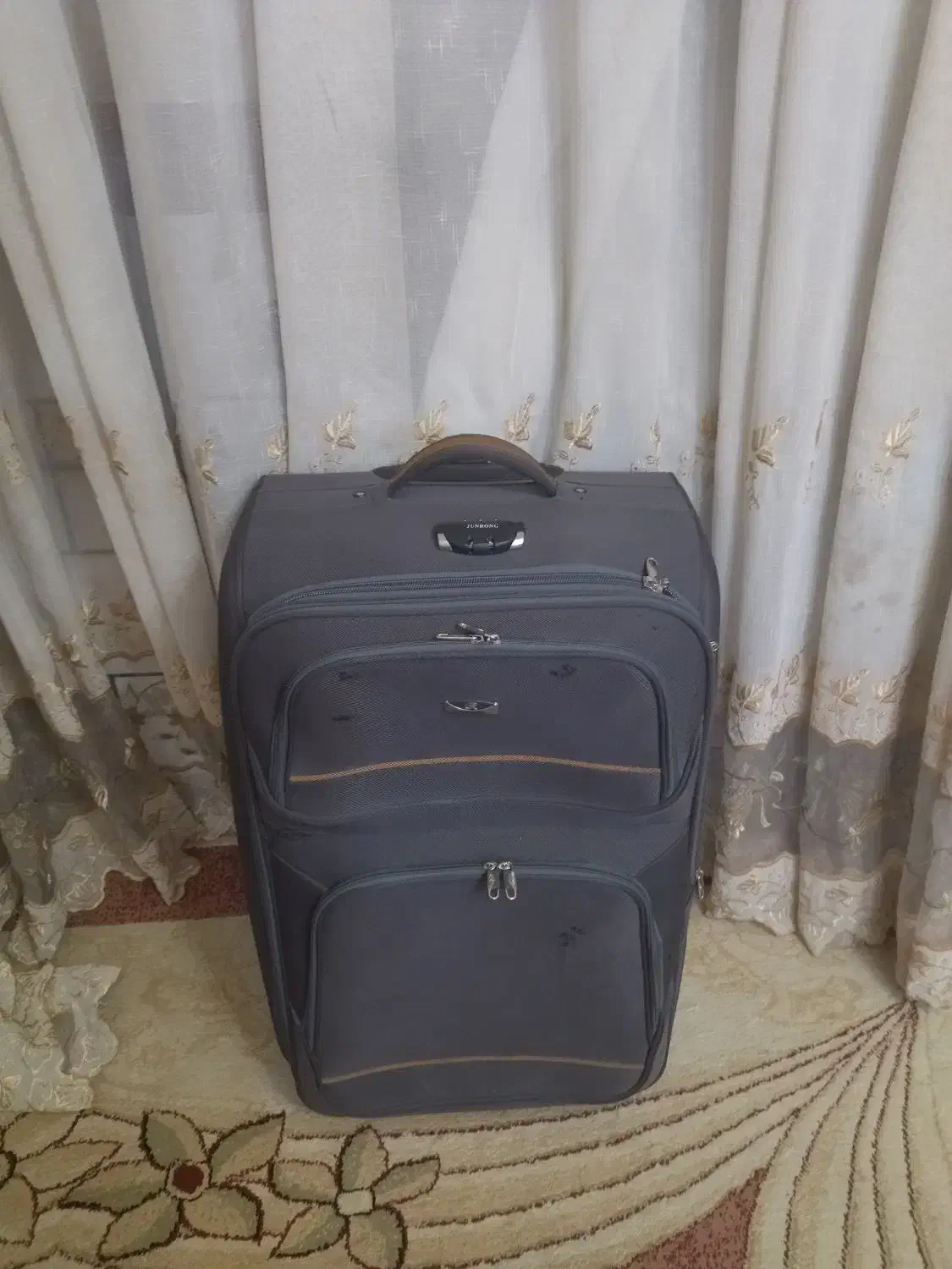 چمدان بزرگ|کیف، کفش، کمربند|دزفول, |دیوار