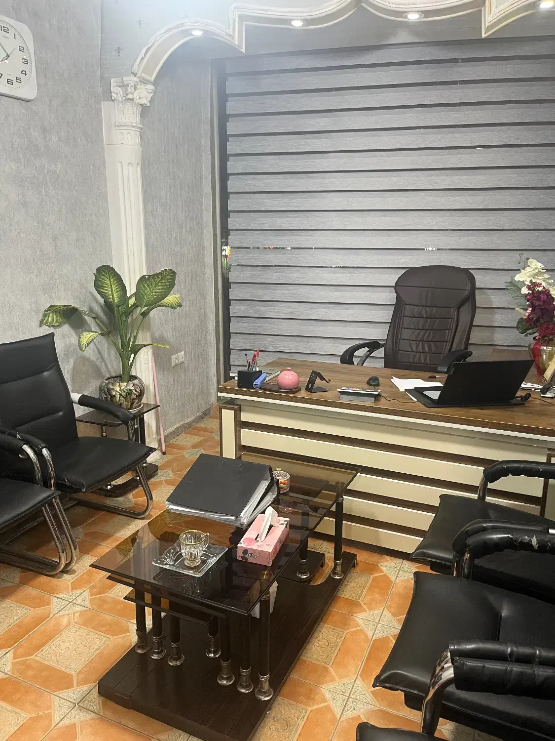 فروش میز و صندلی مدیریت با عسلی و صندلی میزبان|مبلمان اداری|پاکدشت, پاکدشت (مامازند)|دیوار