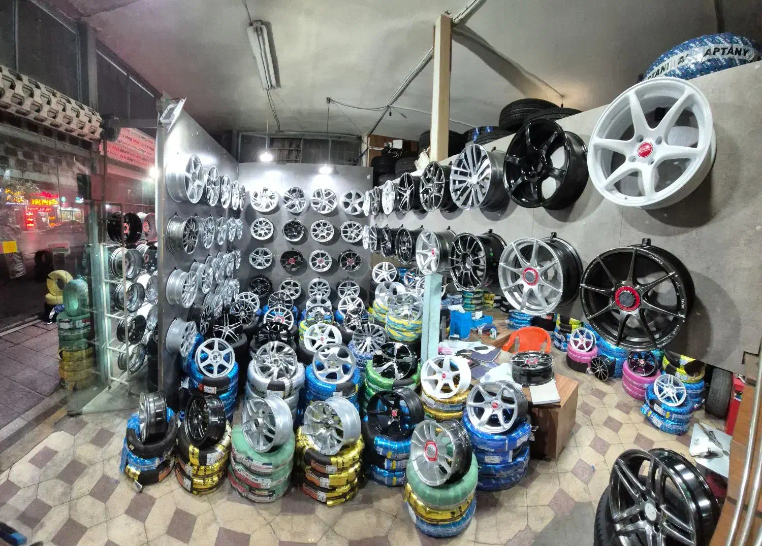 نیازمند نیرو جهت کار در لاستیک فروشی|استخدام صنعتی، فنی، مهندسی|شیراز, تحویلی|دیوار