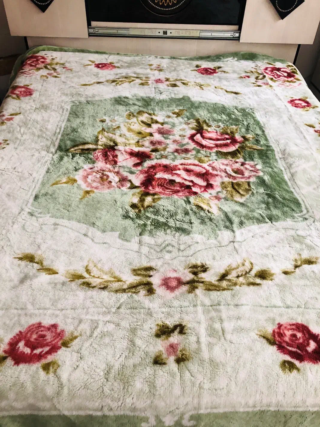 پتو گلبافت دو نفره در حد نو|رختخواب، بالش، پتو|تهران, شهرک ولیعصر جنوبی|دیوار