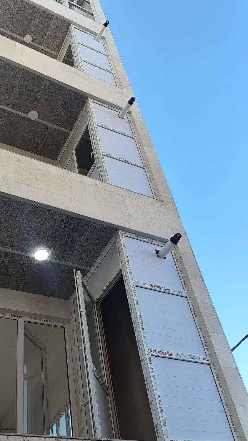 ریکلاچ و نصب در و پنجره پی وی سی|خدمات پیشه و مهارت|قروه, |دیوار