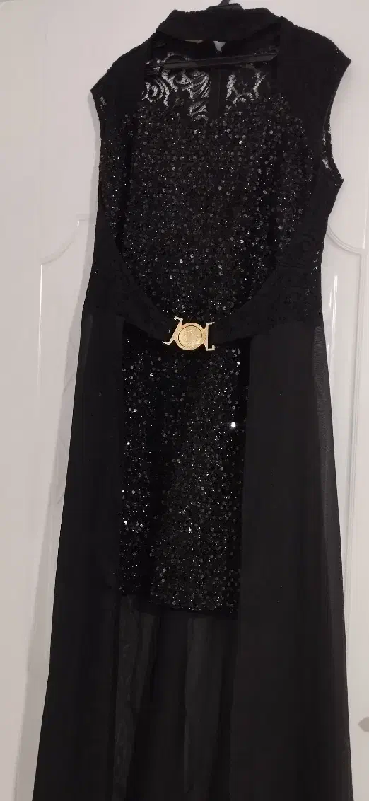 لباس مجلسی|لباس|اقبالیه, |دیوار