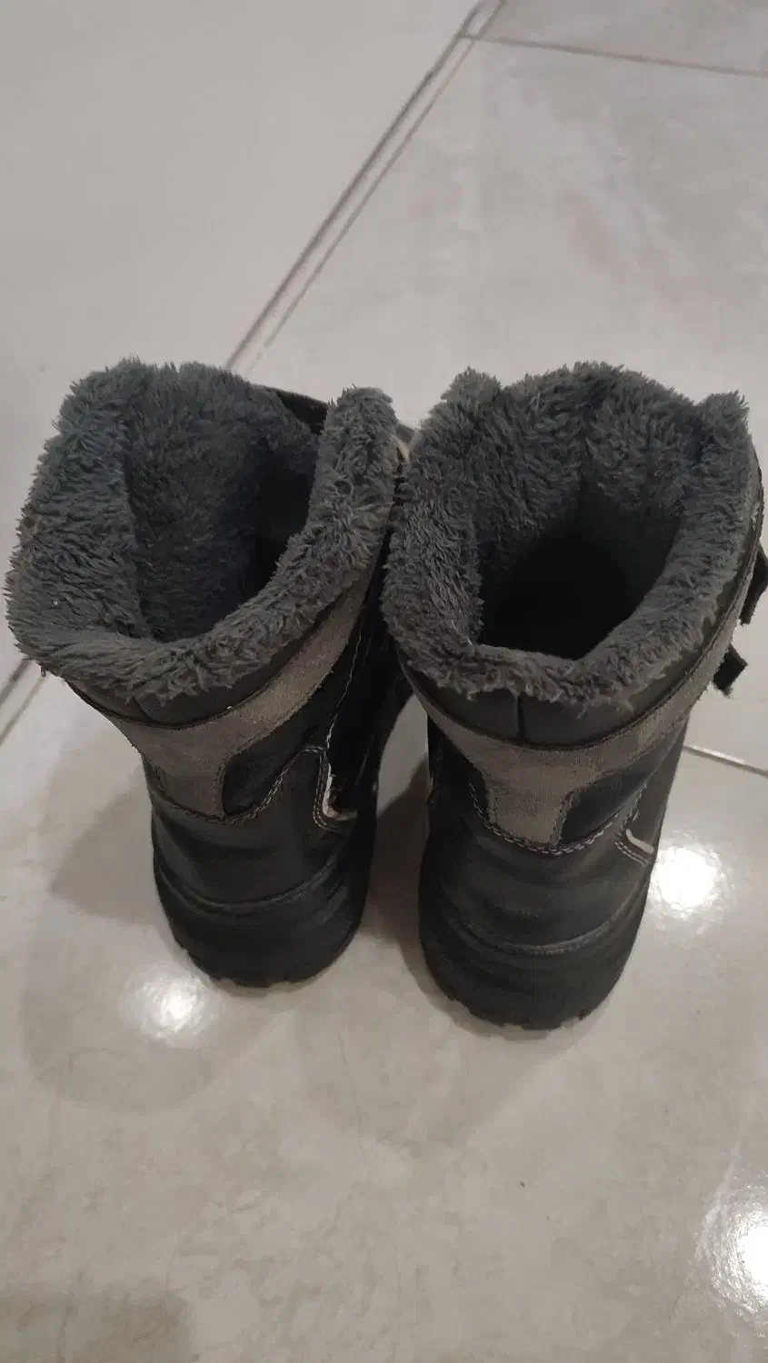 بوت بچگانه|کفش و لباس بچه|رشت, استقامت ۱|دیوار