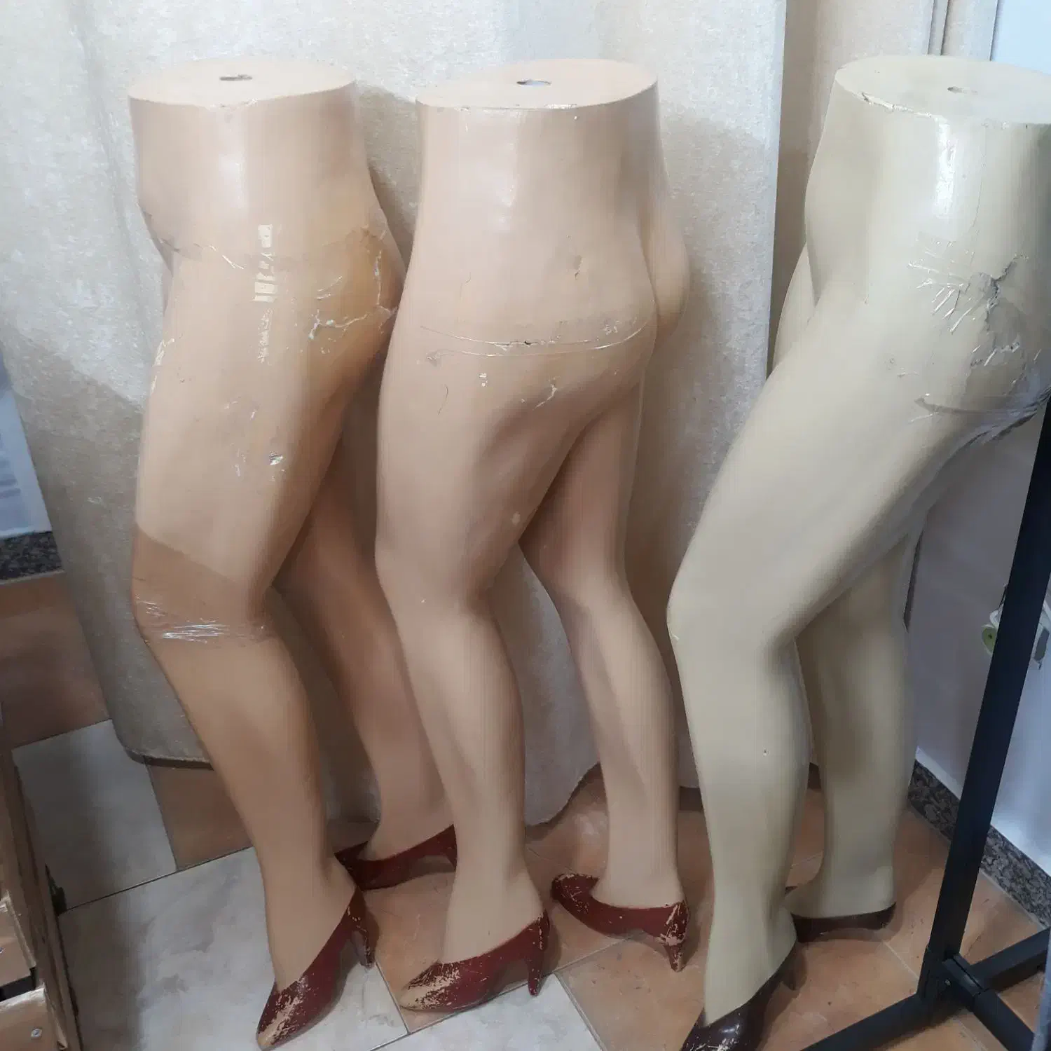 سه عدد مانکن پا زنانه کارکرده قیمت توافقی|فروشگاه و مغازه|قروه, |دیوار