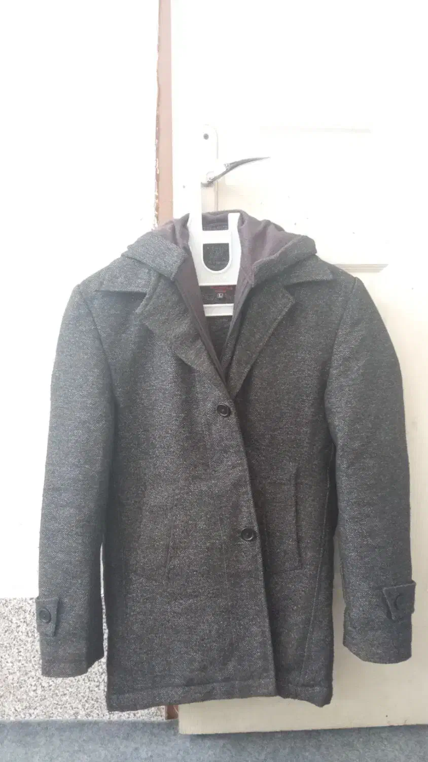 کاپشن|لباس|مشهد, شهید آوینی|دیوار