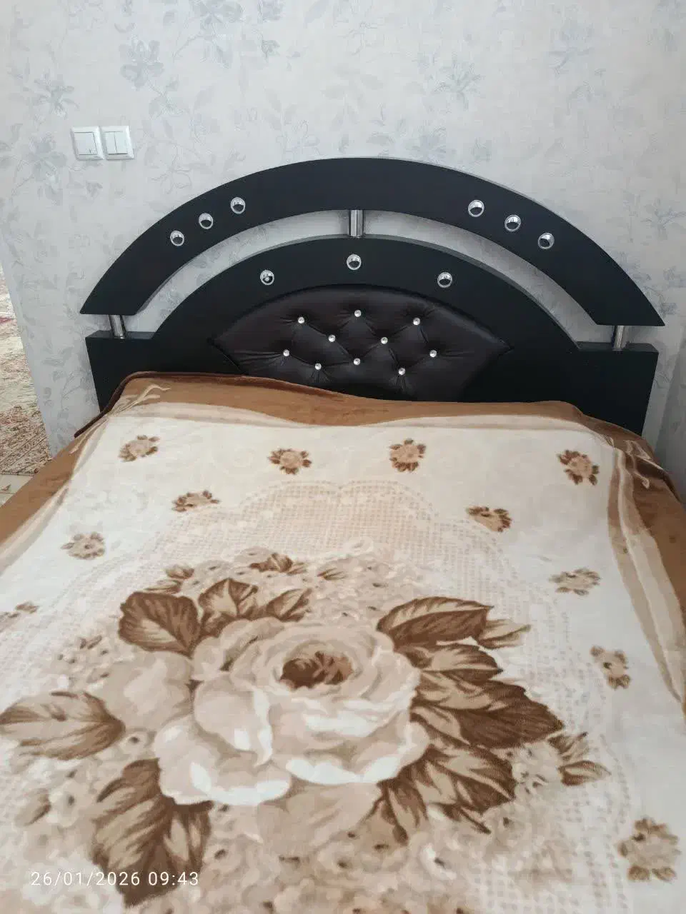 تخت دونفره|تخت و سرویس خواب|قم, سراجه (۱۵ خرداد)|دیوار
