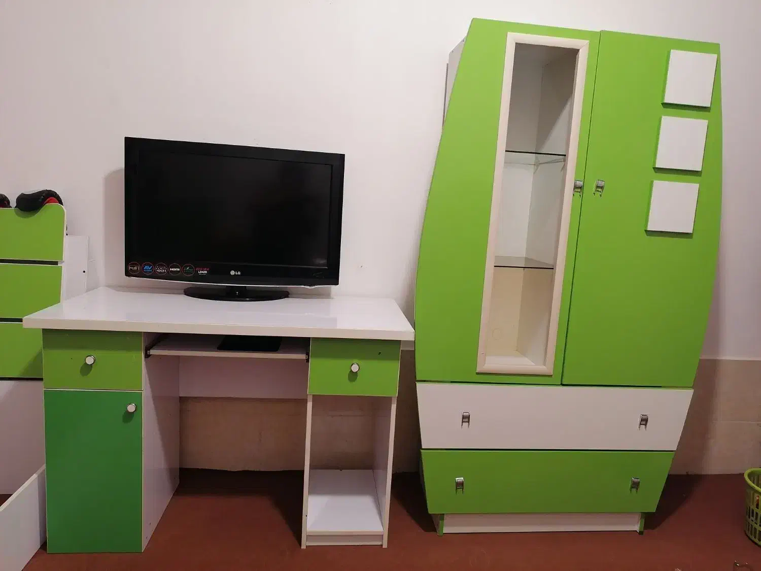 ست تخت وکمد نوجوان ام دی اف|تخت و سرویس خواب|شیراز, گویم|دیوار