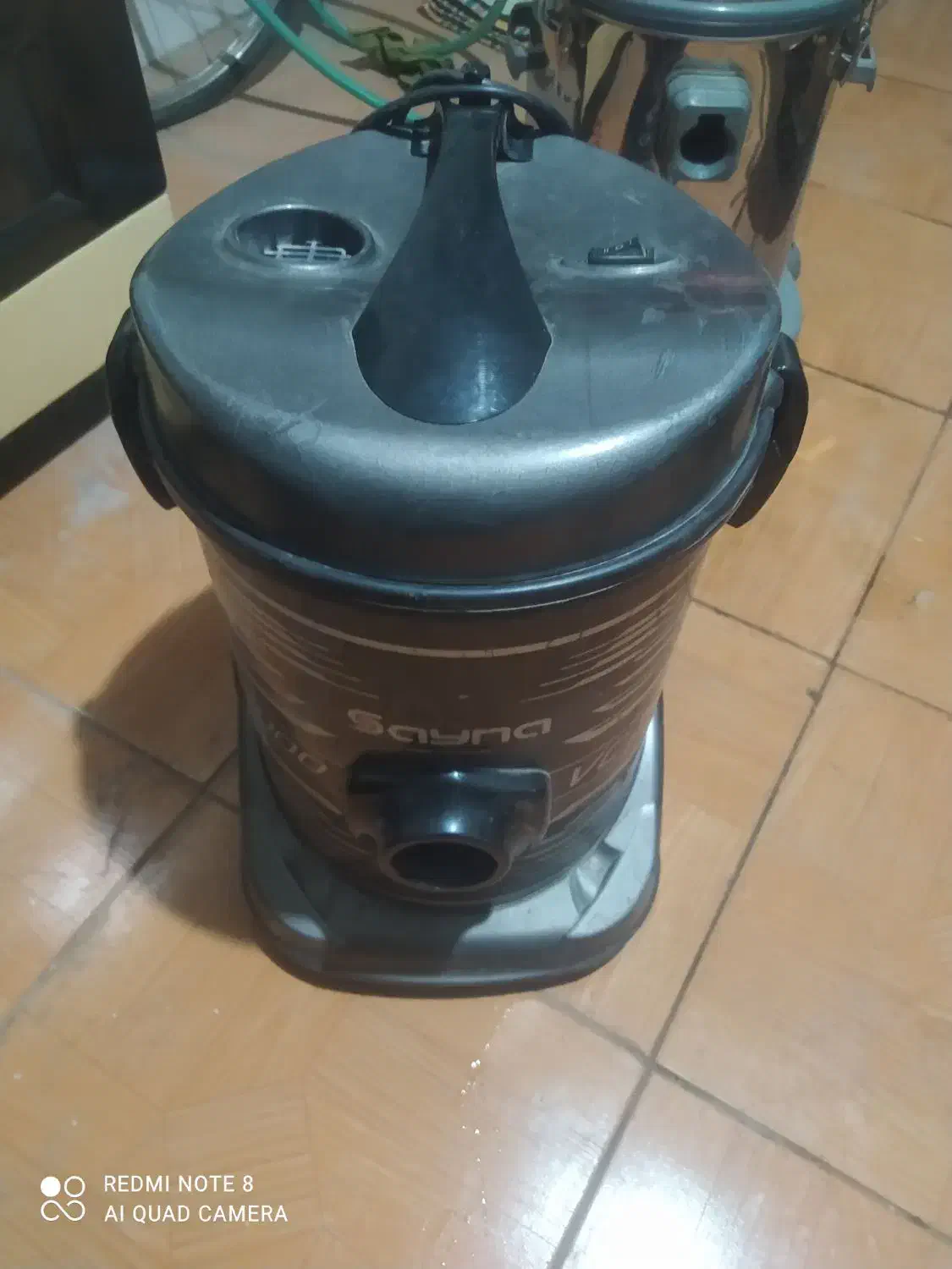 جارو برقی سطللی هرکدام 1700|جاروبرقی، جارو شارژی، بخارشو|اصفهان, سودان|دیوار