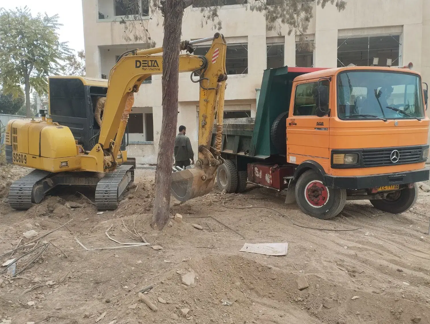 خاکبرداری گودبرداری نخاله ضایعات بیل مکانیکی بابکت|خدمات حمل و نقل|تهران, افسریه شمالی|دیوار