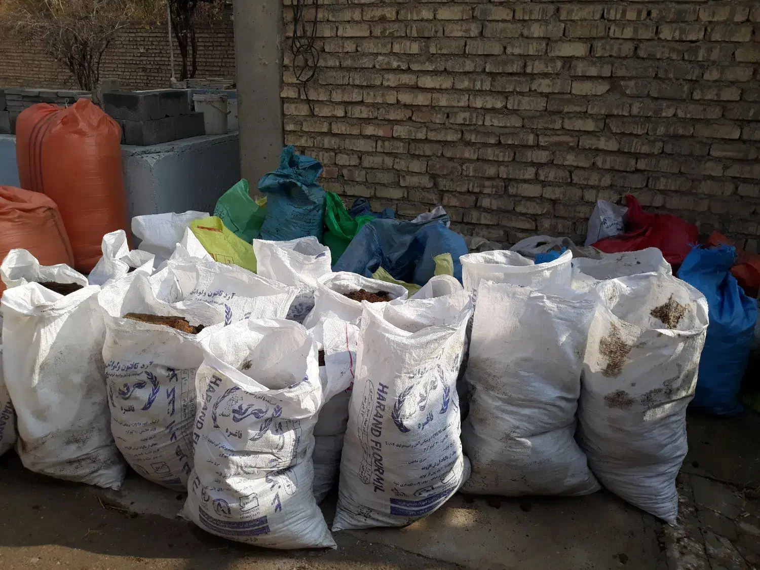 کود گوسفندی اعلا تمیز شده|خدمات باغبانی و درختکاری|اصفهان, کلمه خوران|دیوار