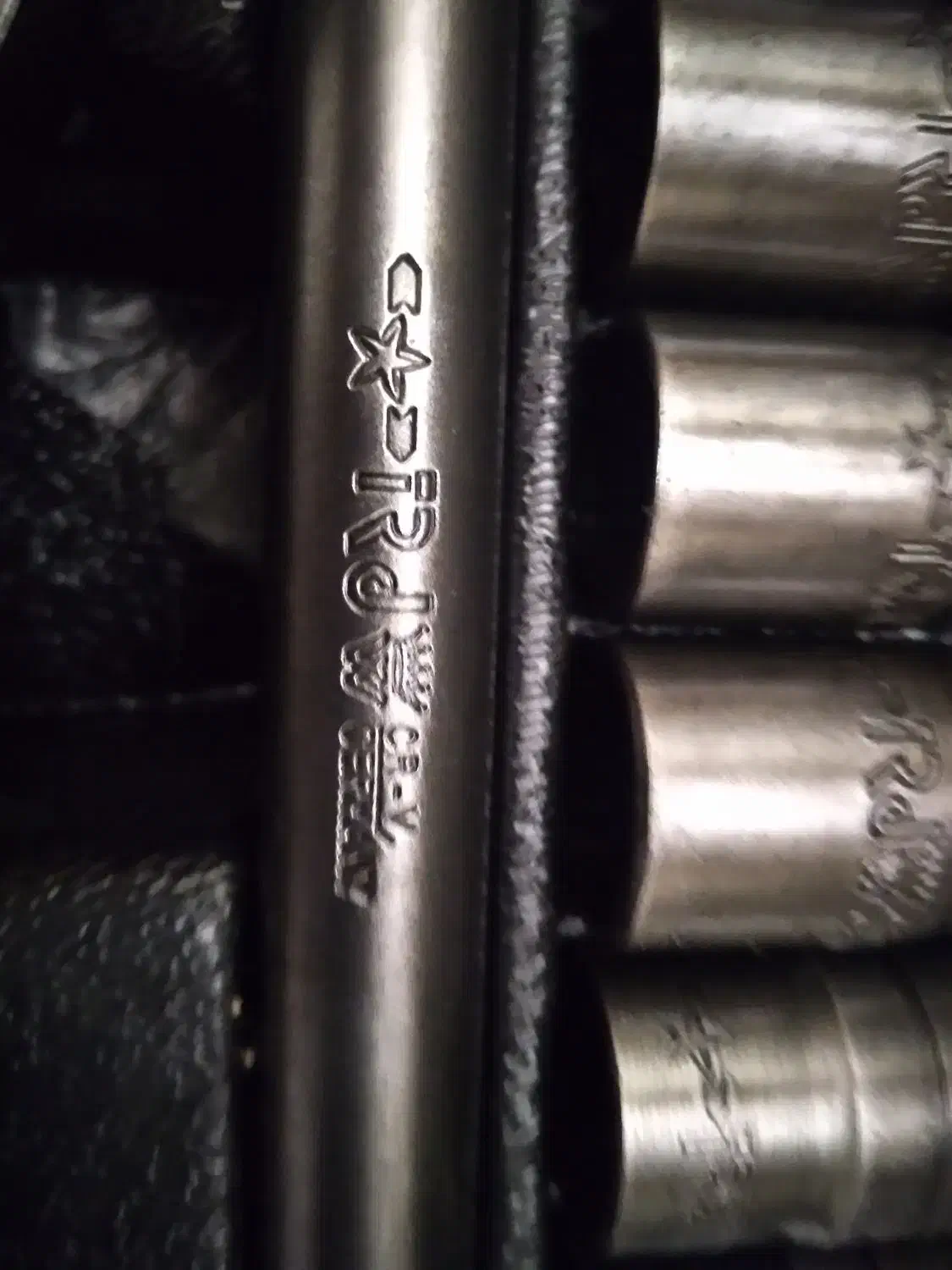 جعبه بوکس آلمانی|ابزارآلات|مبارکه, |دیوار