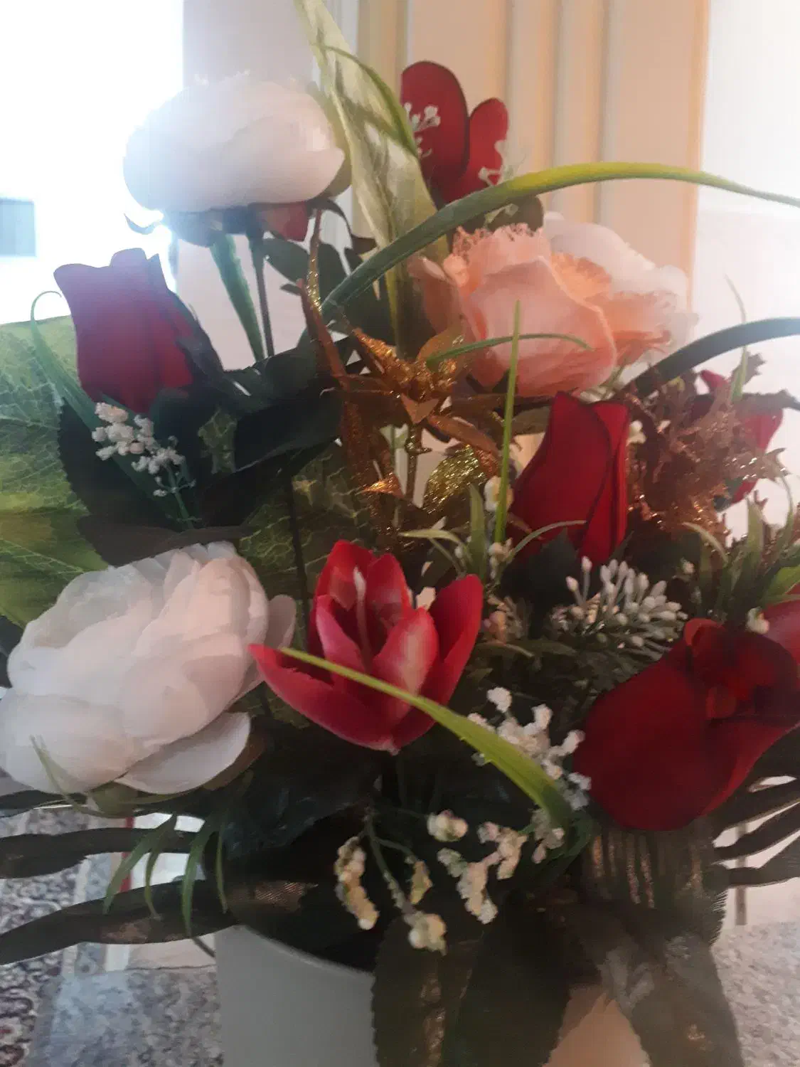 تعدادی گل مصنوعی با کارت|گل مصنوعی|اراک, |دیوار