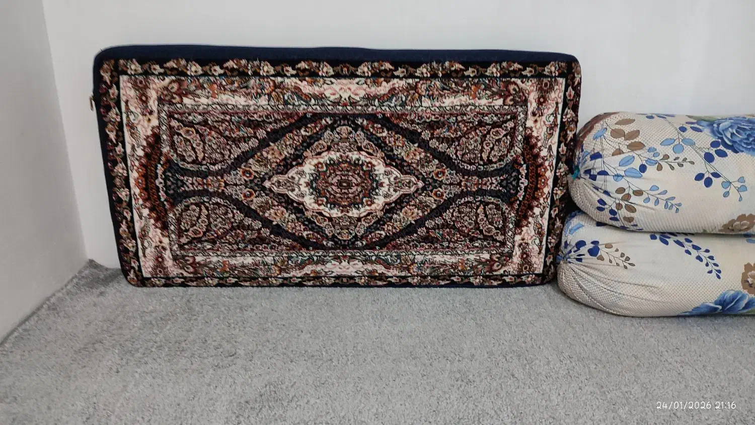 یک جفت پشتی نو|پشتی|رباطکریم, نصیرشهر|دیوار