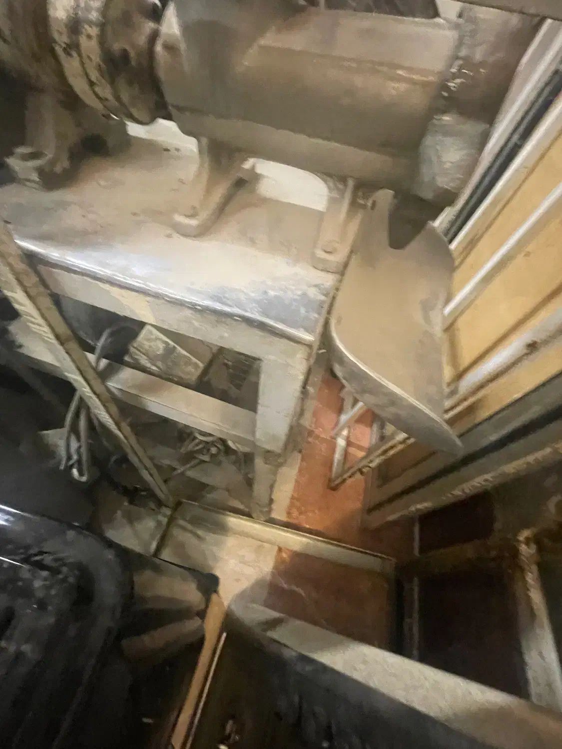 چرخ گوشت ۳۲|کافی‌شاپ و رستوران|تهران, پرستار|دیوار