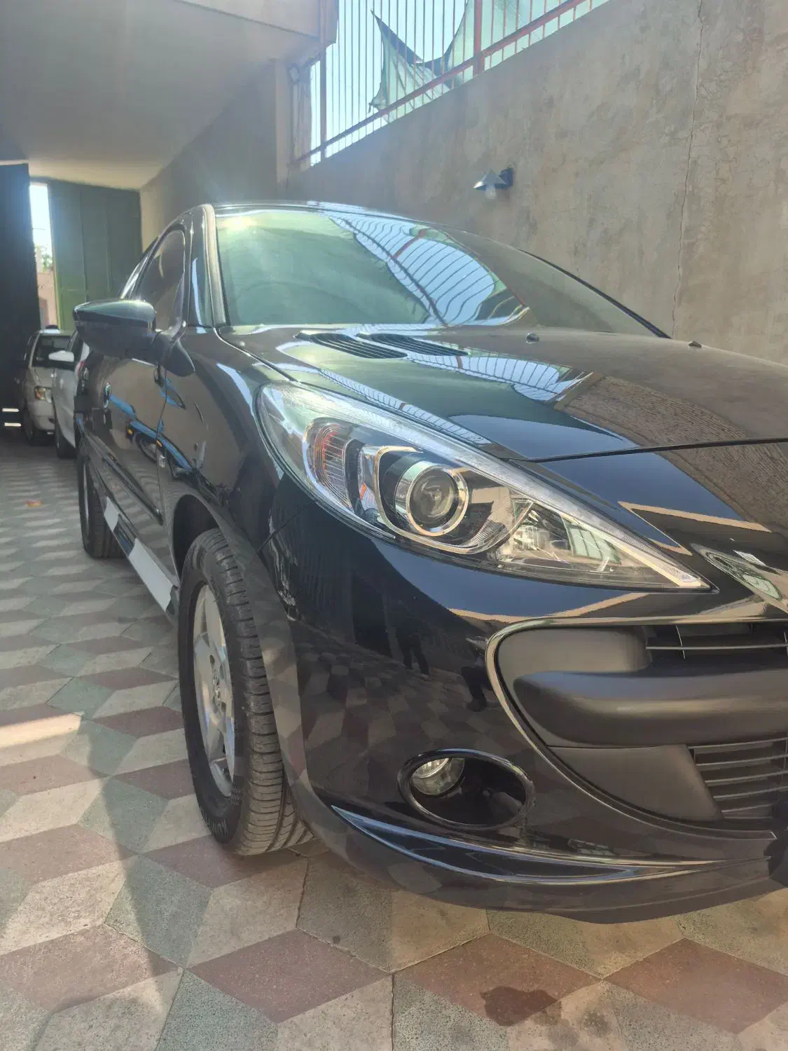 فروش ۲۰۷ سقف شیشه ای مدل ۱۴۰۱ بی نقطه|خودرو سواری و وانت|شیراز, ترمینال باربری|دیوار