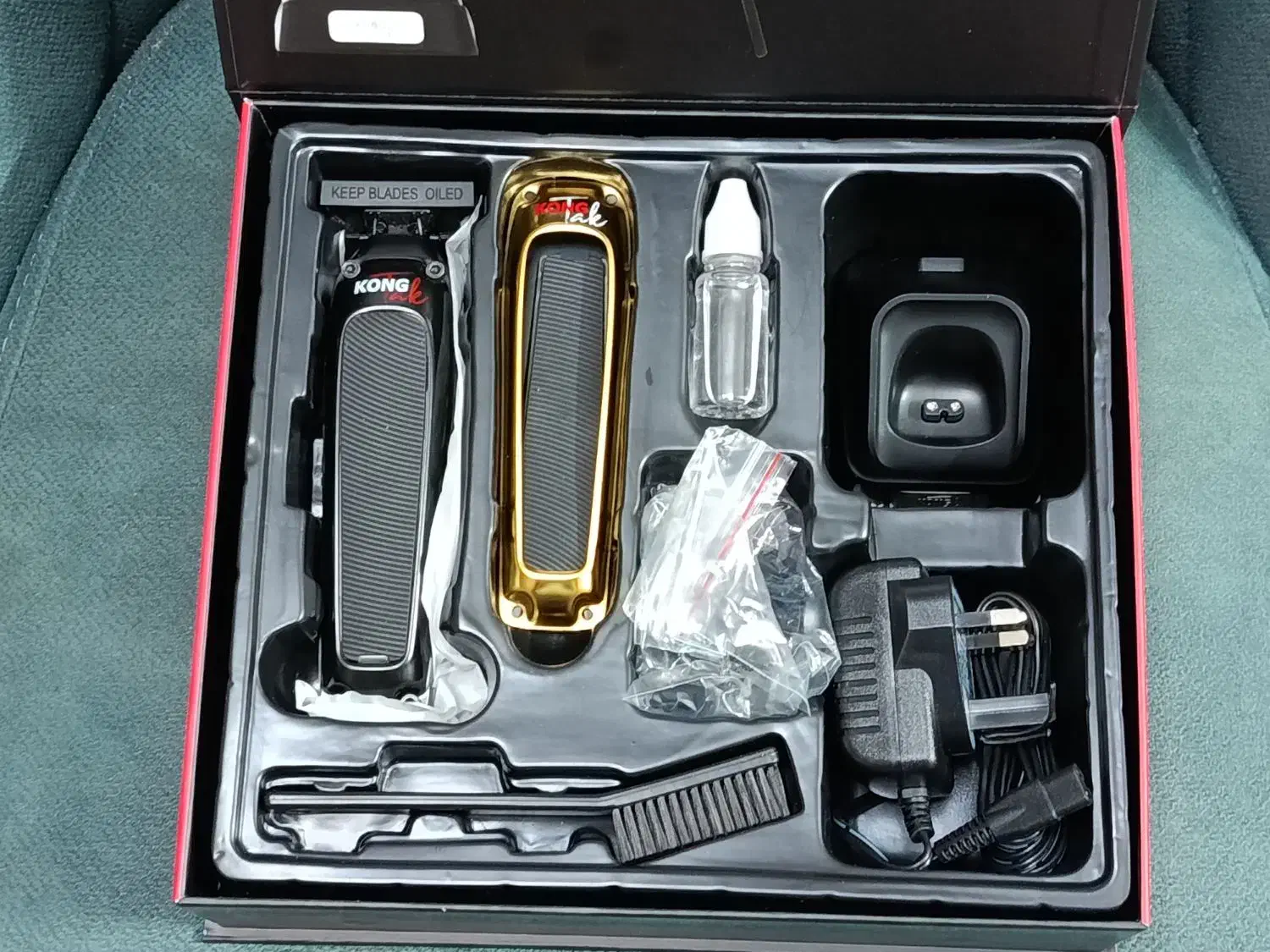 خط زن برند کنگ تک|آرایشگاه و سالن‌های زیبایی|رشت, حمیدیان|دیوار