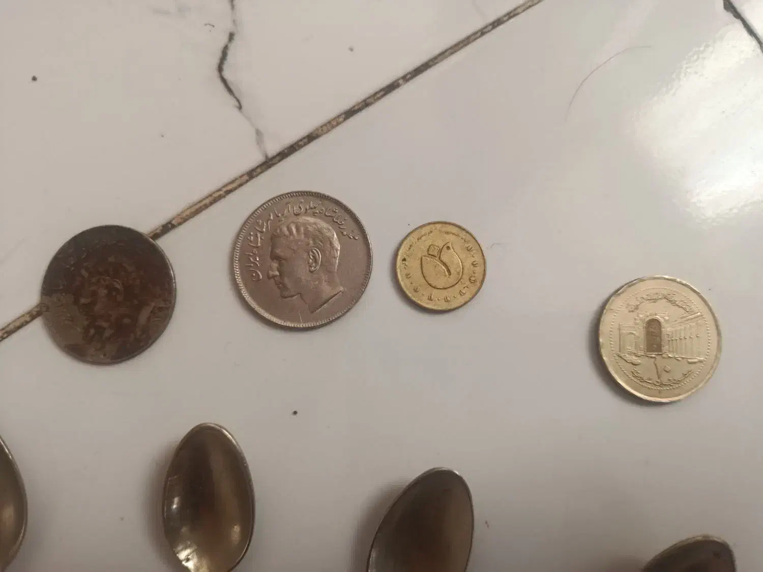 قاشق برنجی|کلکسیون اشیاء عتیقه|مشهد, کارمندان دوم|دیوار