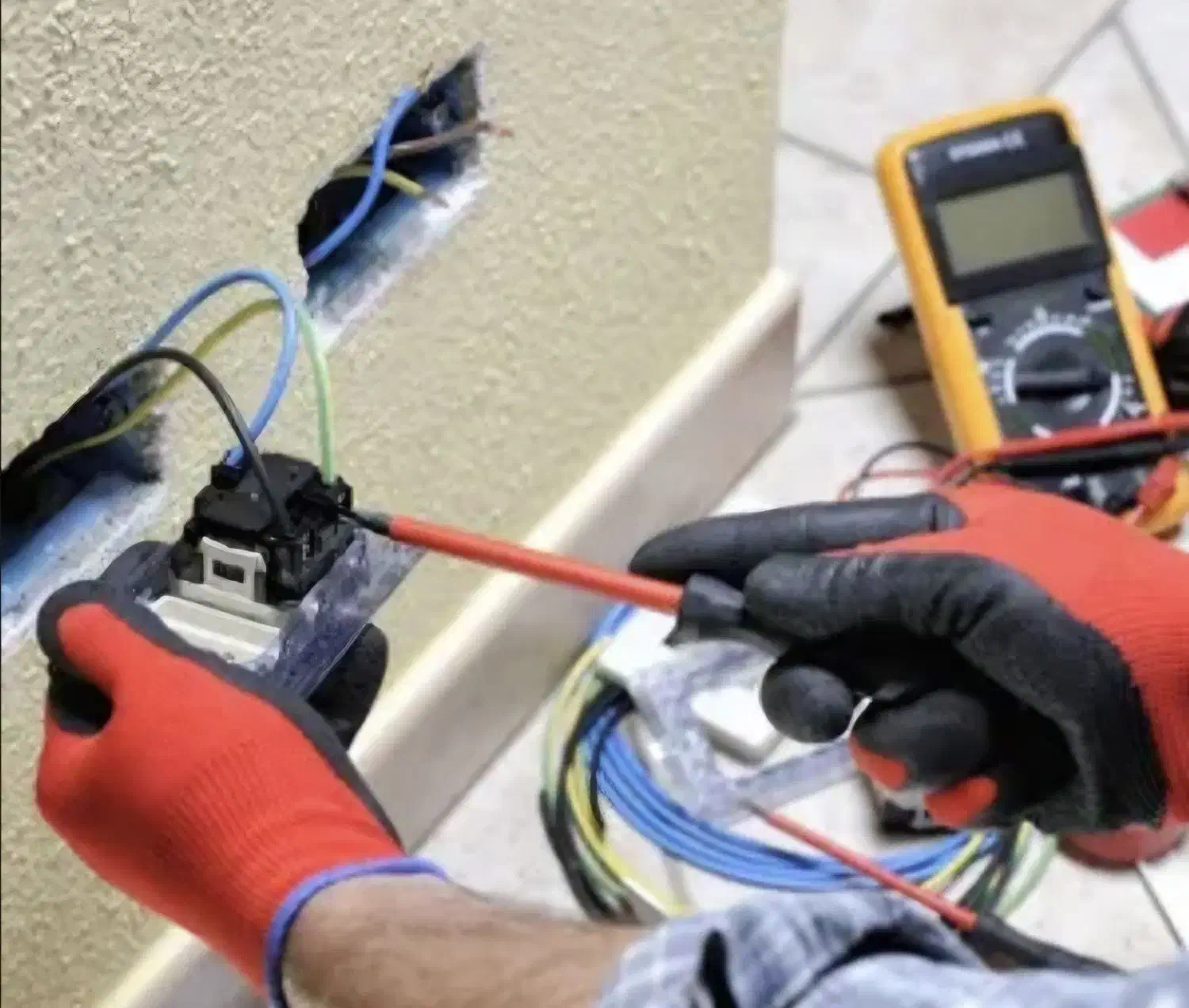 انجام کلیه کار هار های برقی لوله کشی سیم کشی|خدمات پیشه و مهارت|نورآباد, |دیوار