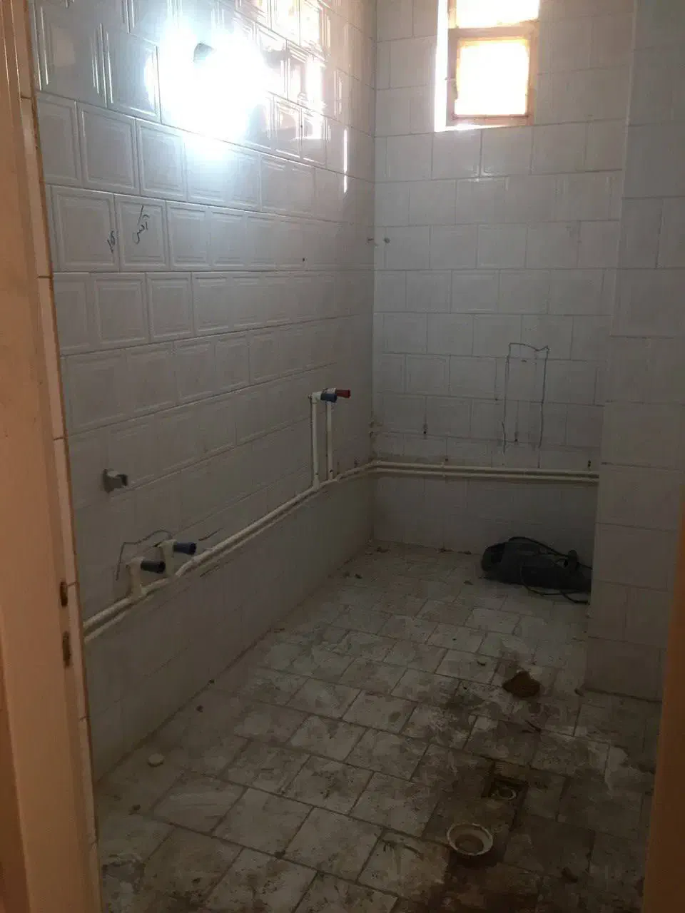 کاشی کاری ، کار با چسب و سیمان|خدمات پیشه و مهارت|تبریز, |دیوار