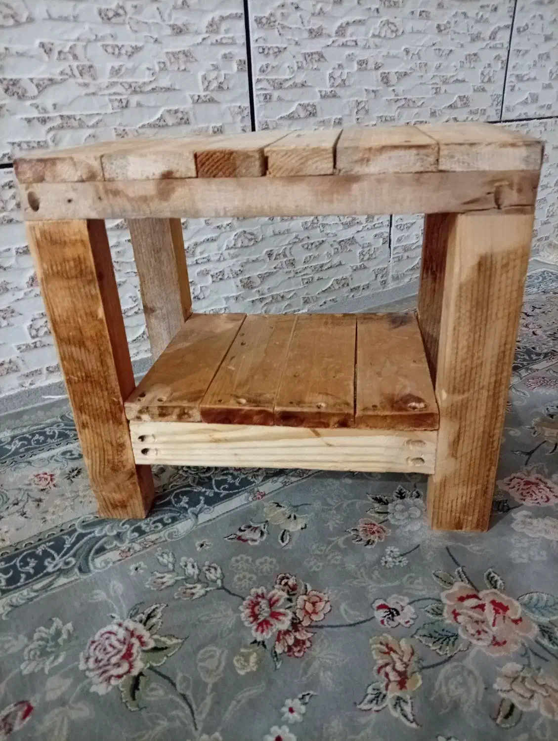 چهارپایه چوبی جنس خوب و مقاوم|مبلمان خانگی و میز عسلی|دوگنبدان, |دیوار