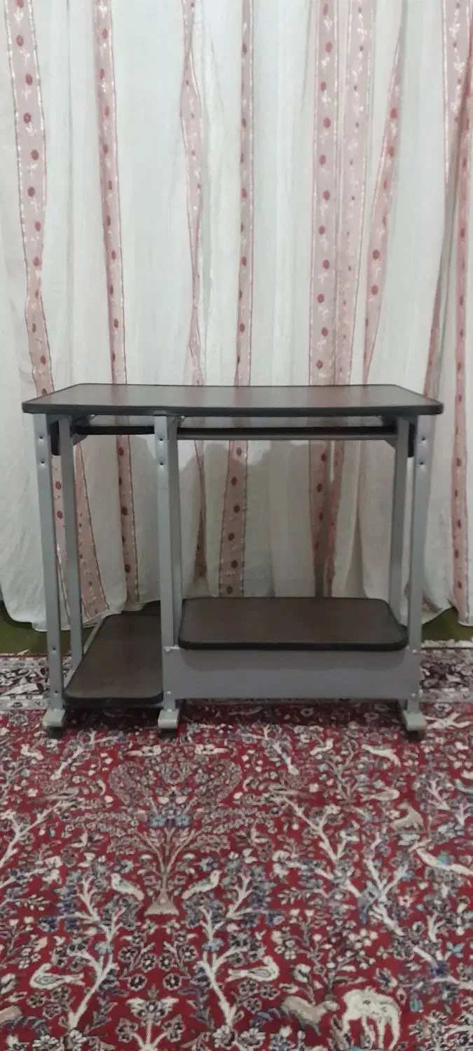 میز کامپیوتر کاملا سالم|میز تحریر و کامپیوتر|سنندج, |دیوار