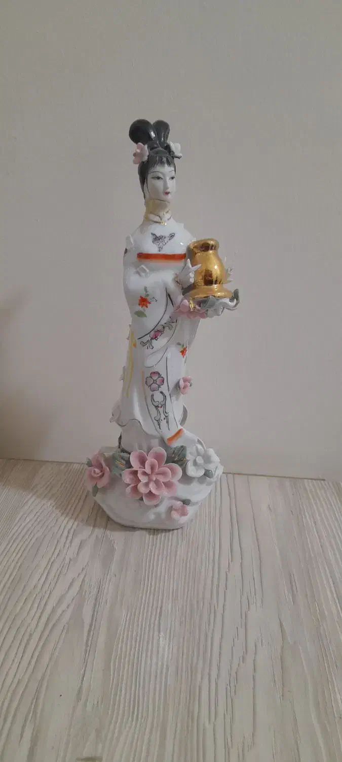 مجسمه چینی|کلکسیون اشیاء عتیقه|کرمانشاه, |دیوار