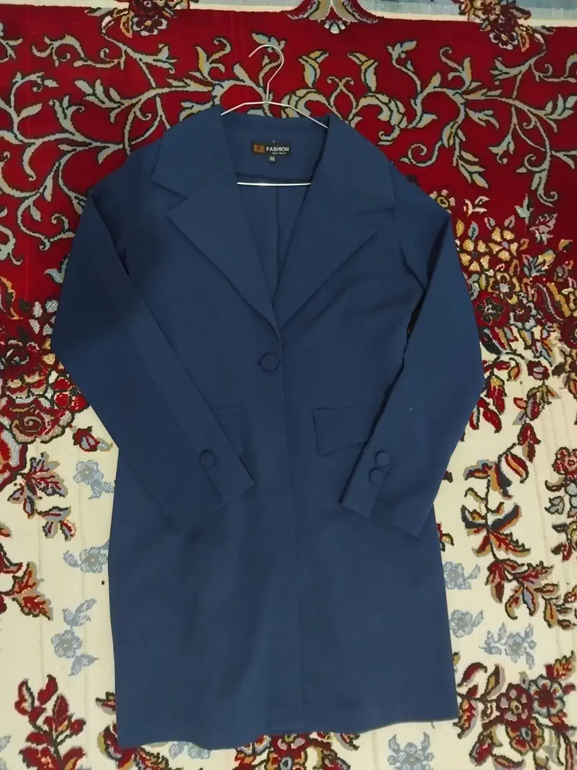 تعدادی مانتوکتی|لباس|ازنا, |دیوار