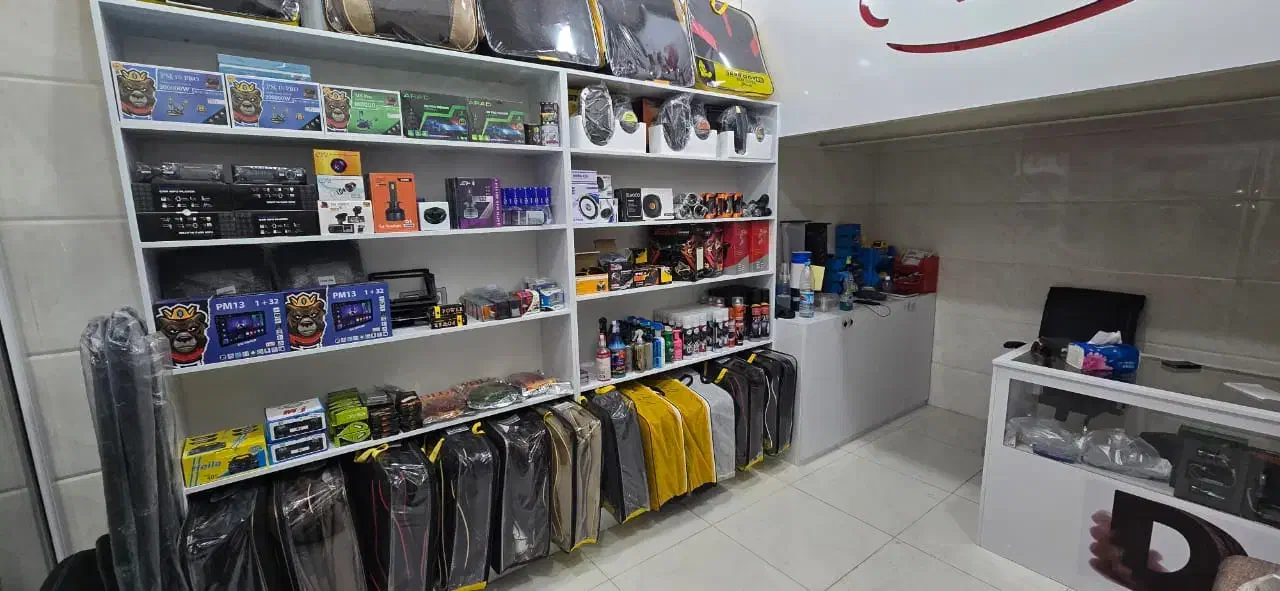 مغازه تزئیناتی با دکور و اجناس وگذار می شود|اجارهٔ مغازه و غرفه|برازجان, |دیوار