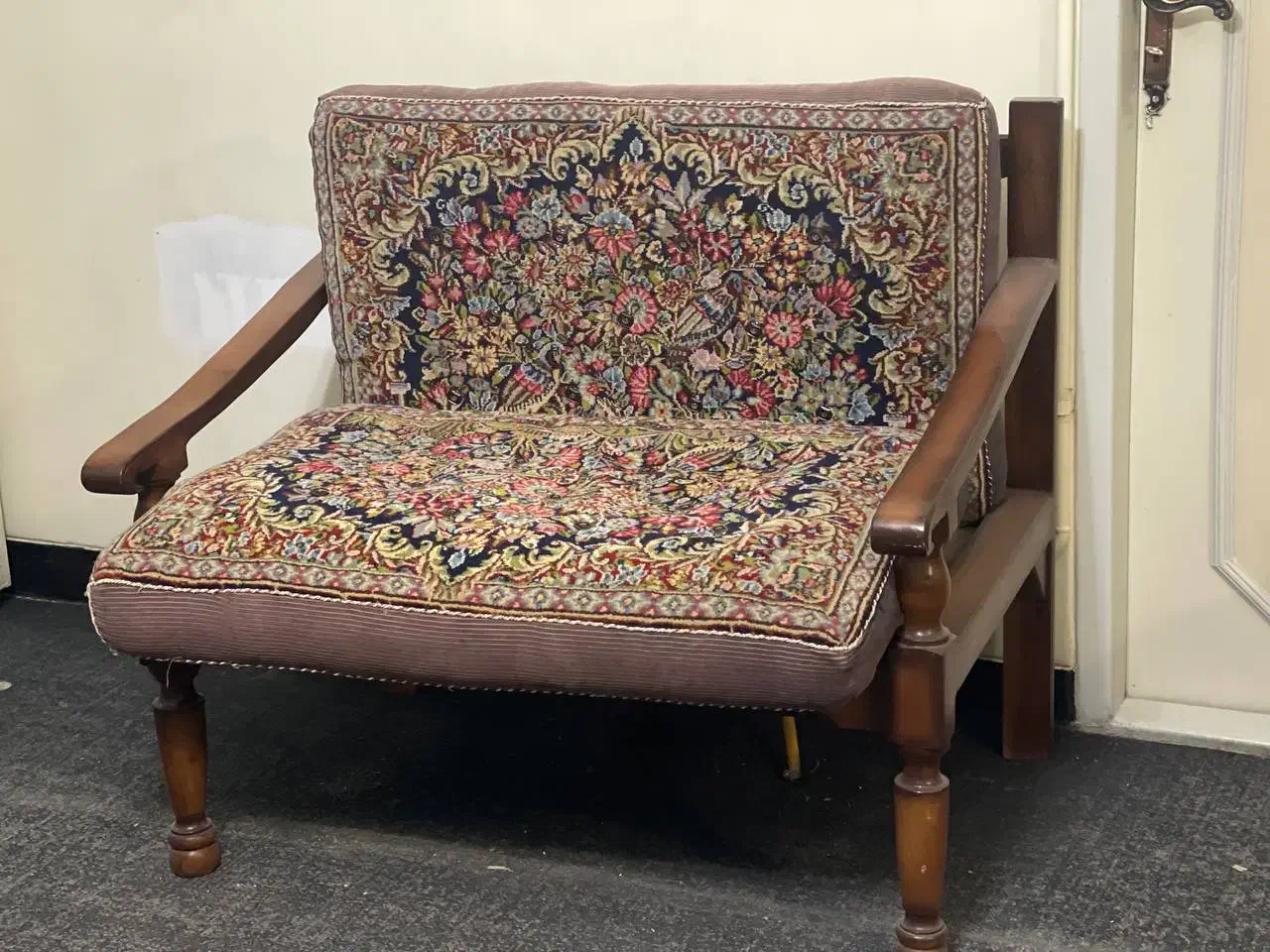 مبلمان|مبلمان خانگی و میز عسلی|کرمان, |دیوار