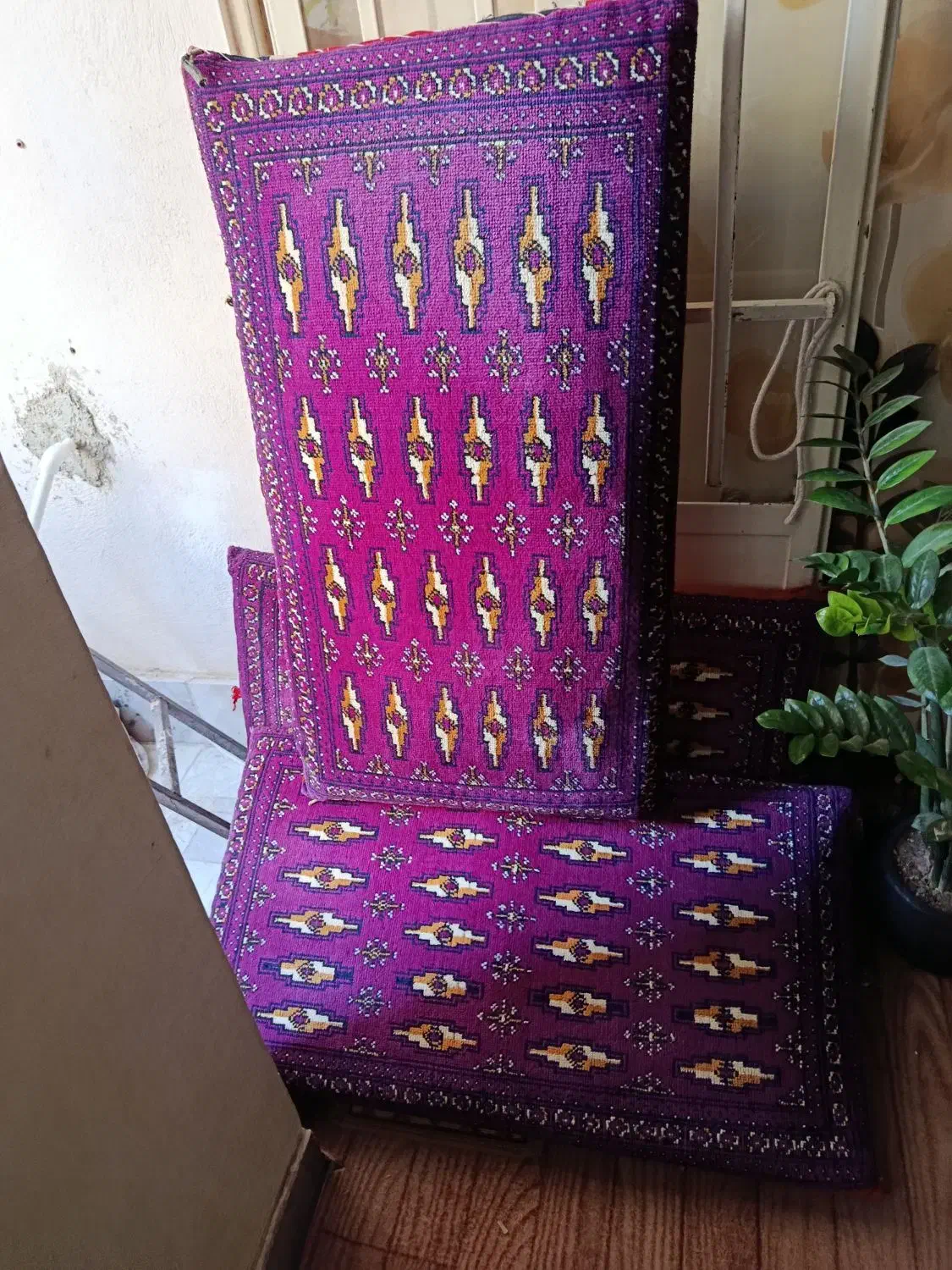 پشتی|پشتی|کرج, بنیاد|دیوار