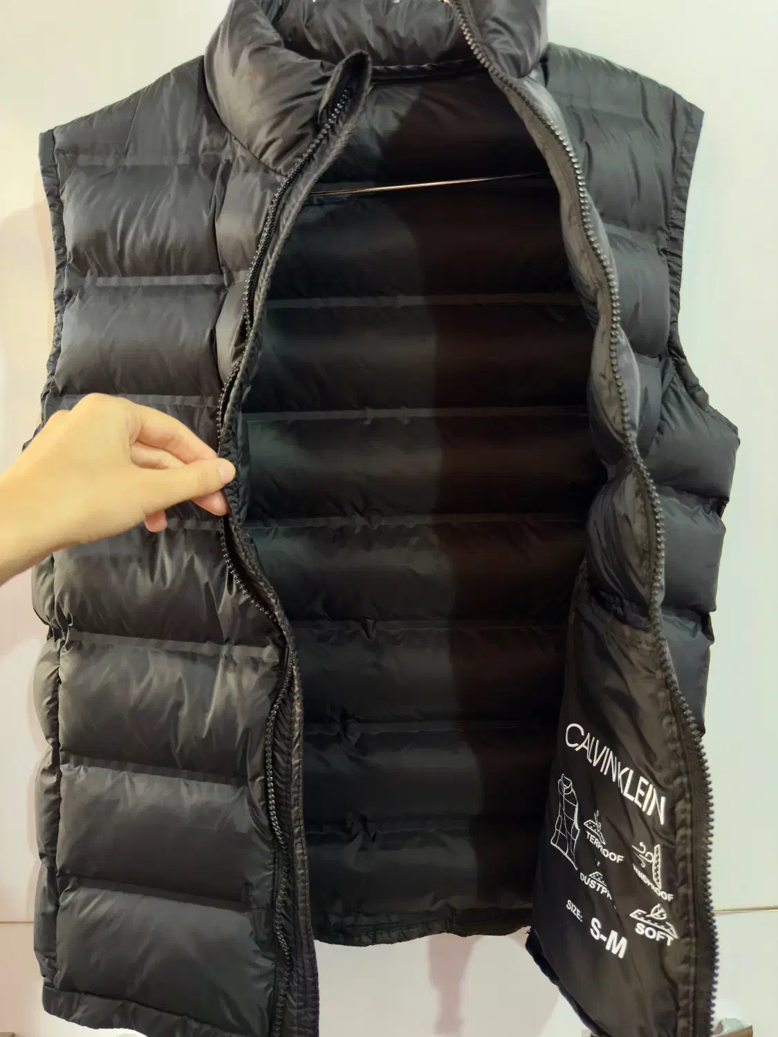 پافر  calvin klein|لباس|چالوس, |دیوار