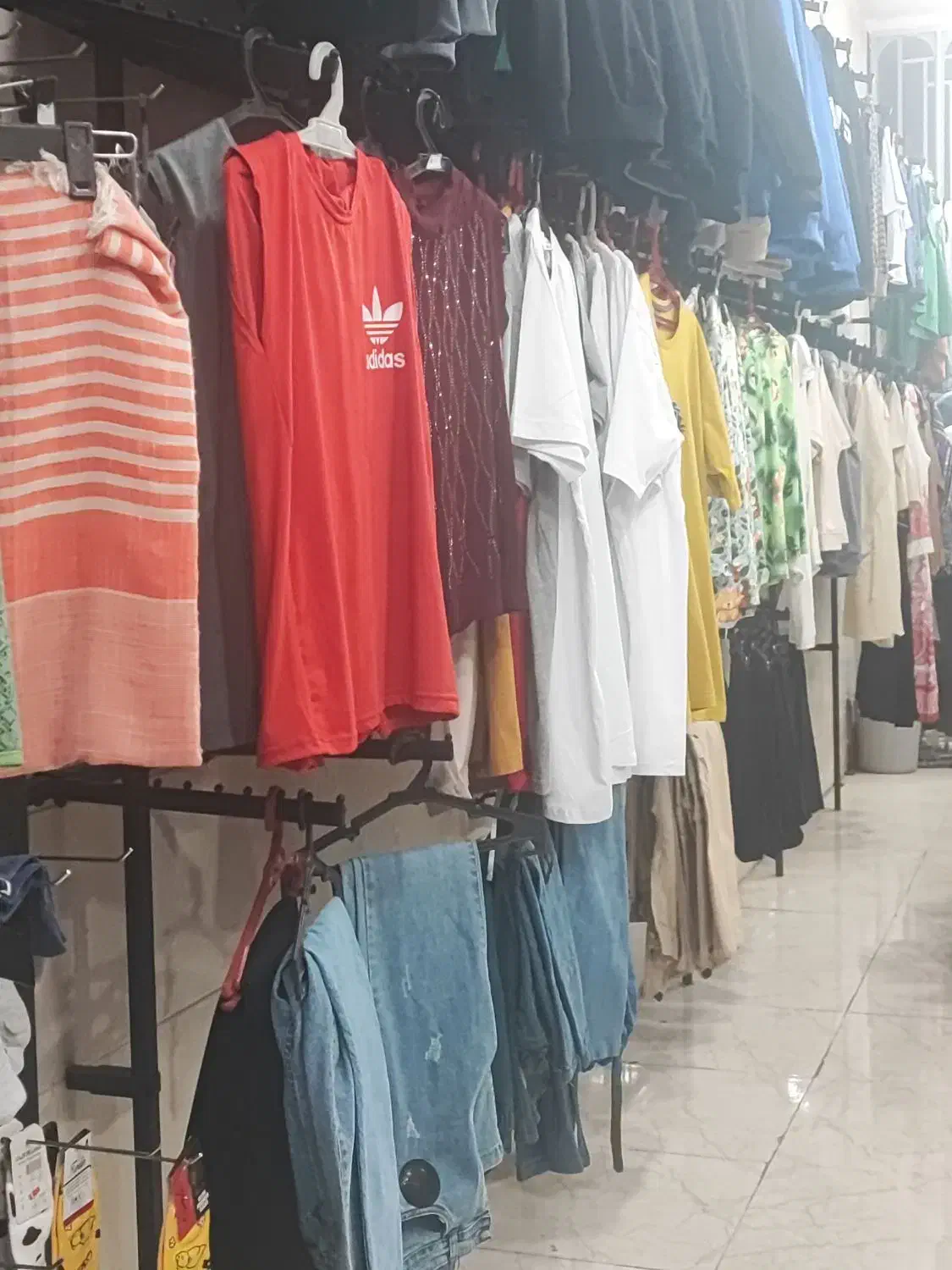 واگذاری مغازه پوشاکی با اجناس و وسایل|فروشگاه و مغازه|بم, |دیوار