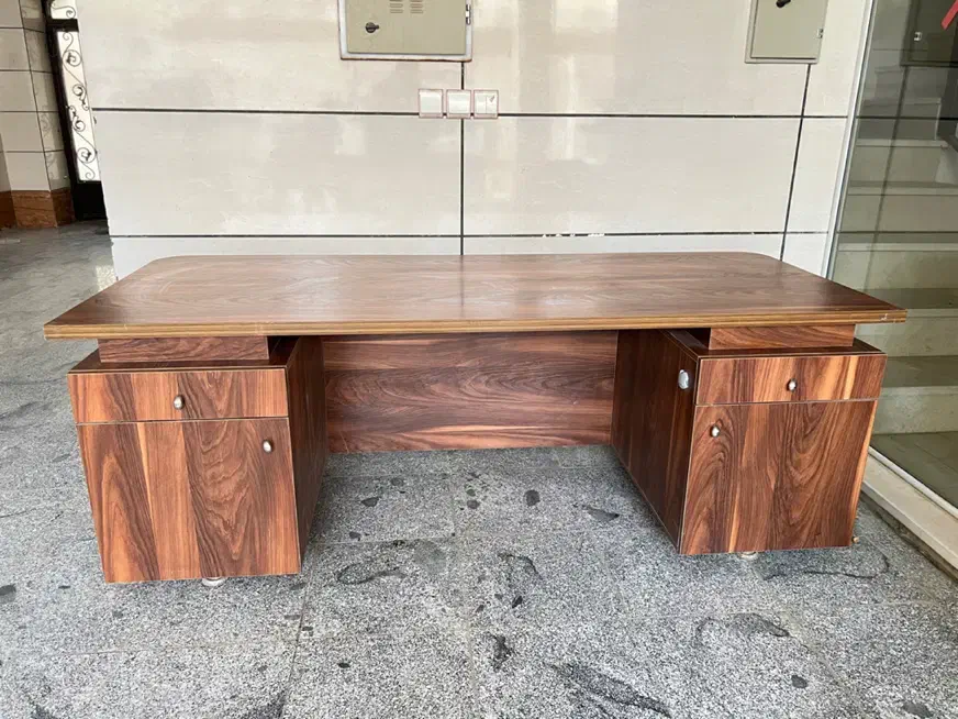 فروش فوری- میز اداری شیک- قیمت استثنایی|دفتر کار|شاهین‌شهر, شهرک ردانی پور|دیوار