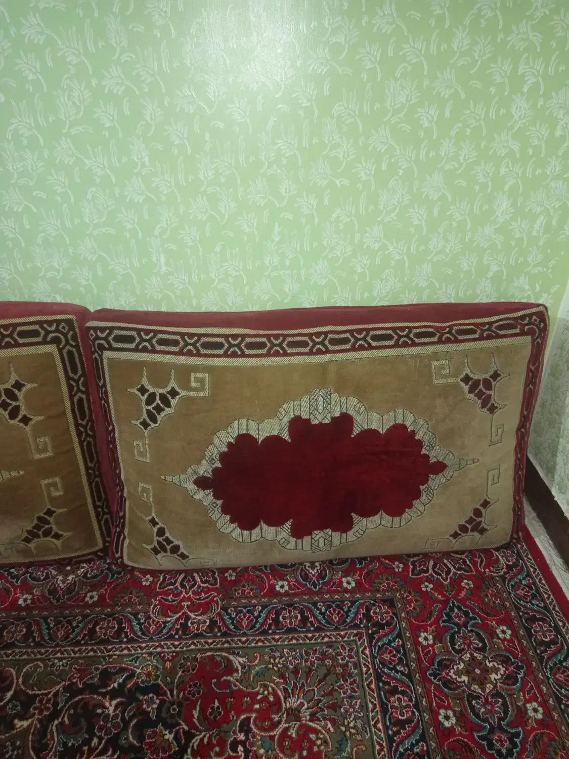 متکا|پشتی|اهواز, معین زاده|دیوار