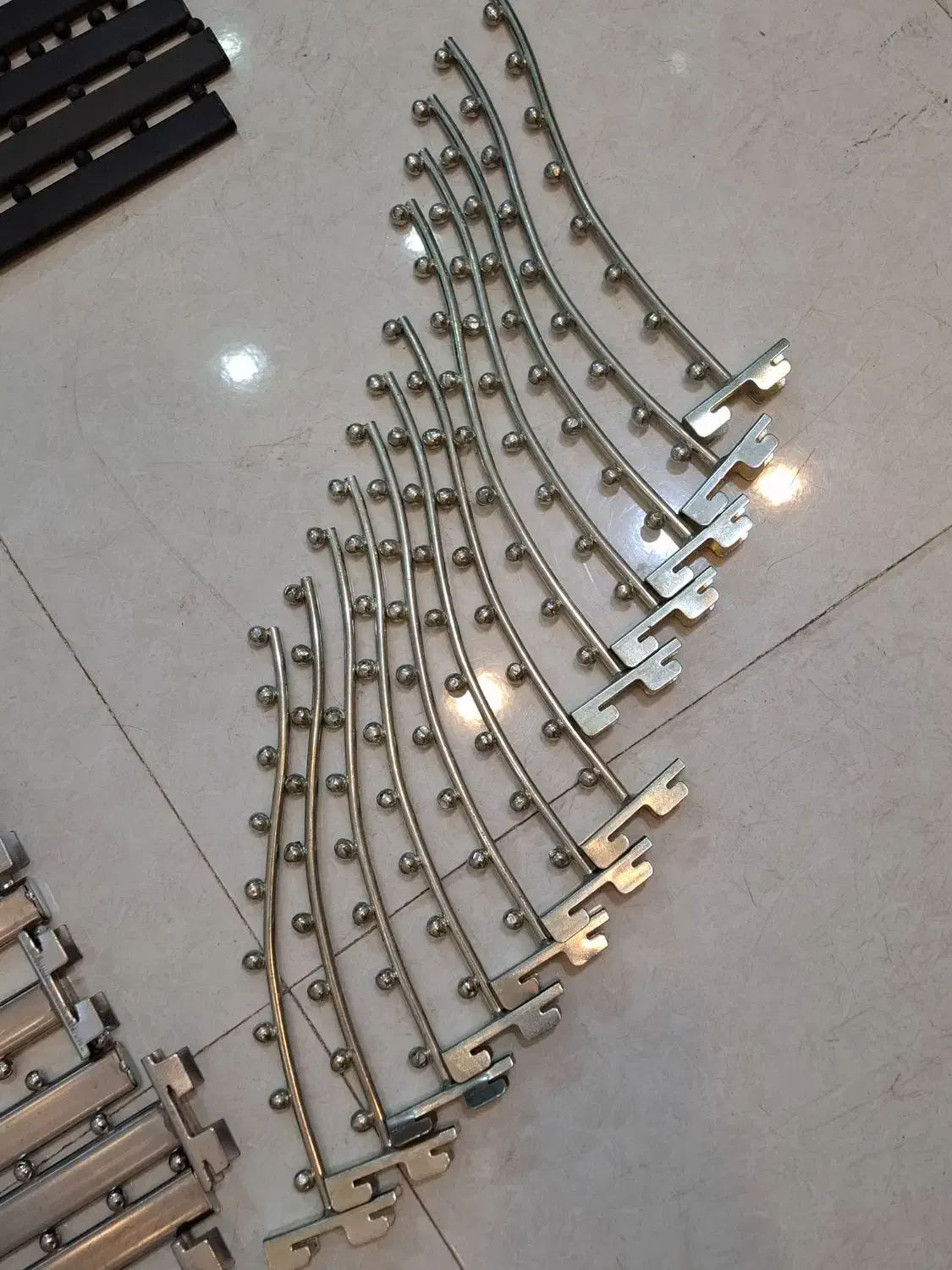 تعدادی چوب لباسی و رگال دیواری بوتیک نصف قیمت خرید|فروشگاه و مغازه|شیراز, شهرک فرهنگیان|دیوار