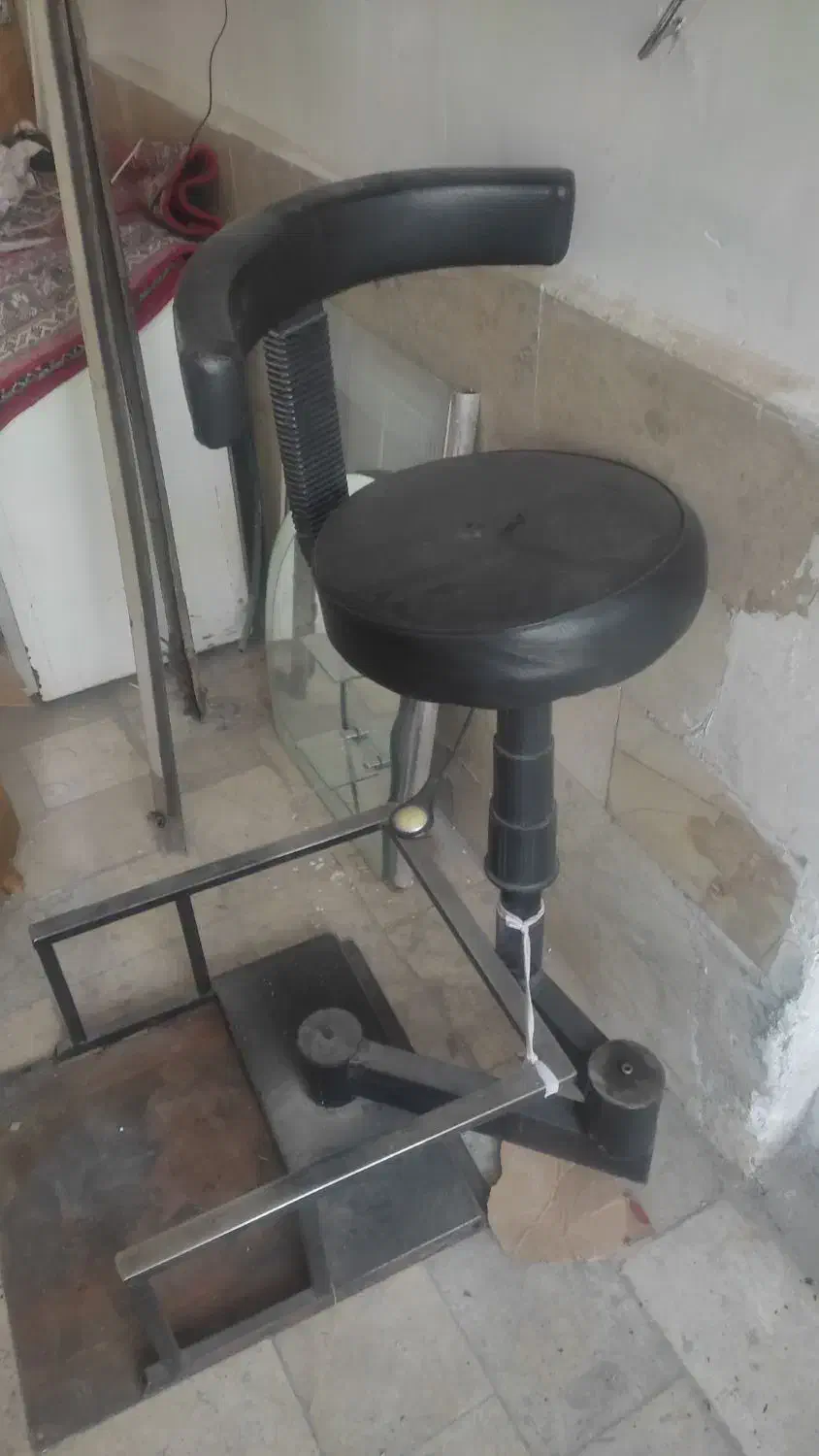 صندلی کار آرایشگر|آرایشگاه و سالنهای زیبایی|مشهد, ابوذر|دیوار