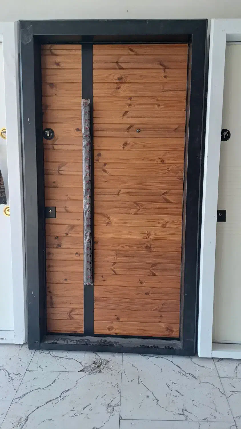 درب ضد سرقت ترمو ود.راست باز شو.قفل کاله|مصالح و تجهیزات ساختمان|اصفهان, بهارستان|دیوار