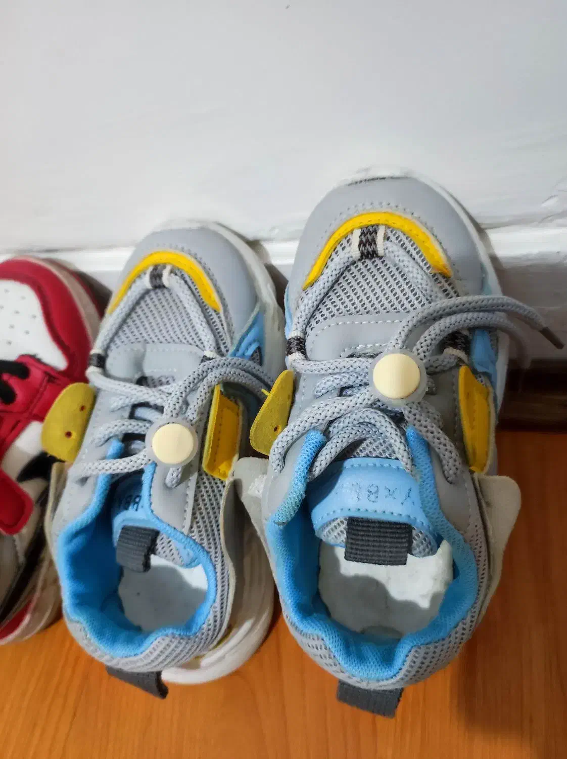 تعدادی کفش پسرانه در حد نو|کفش و لباس بچه|تهران, شهرک زینبیه|دیوار