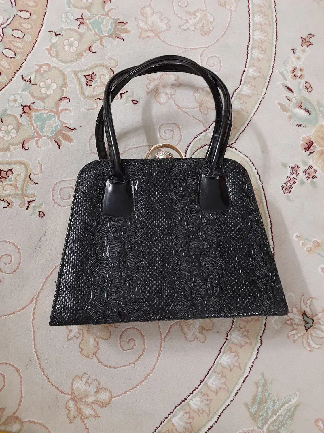 کیف مجلسی ورنی|کیف، کفش، کمربند|اندیشه, اندیشه فاز ۲|دیوار