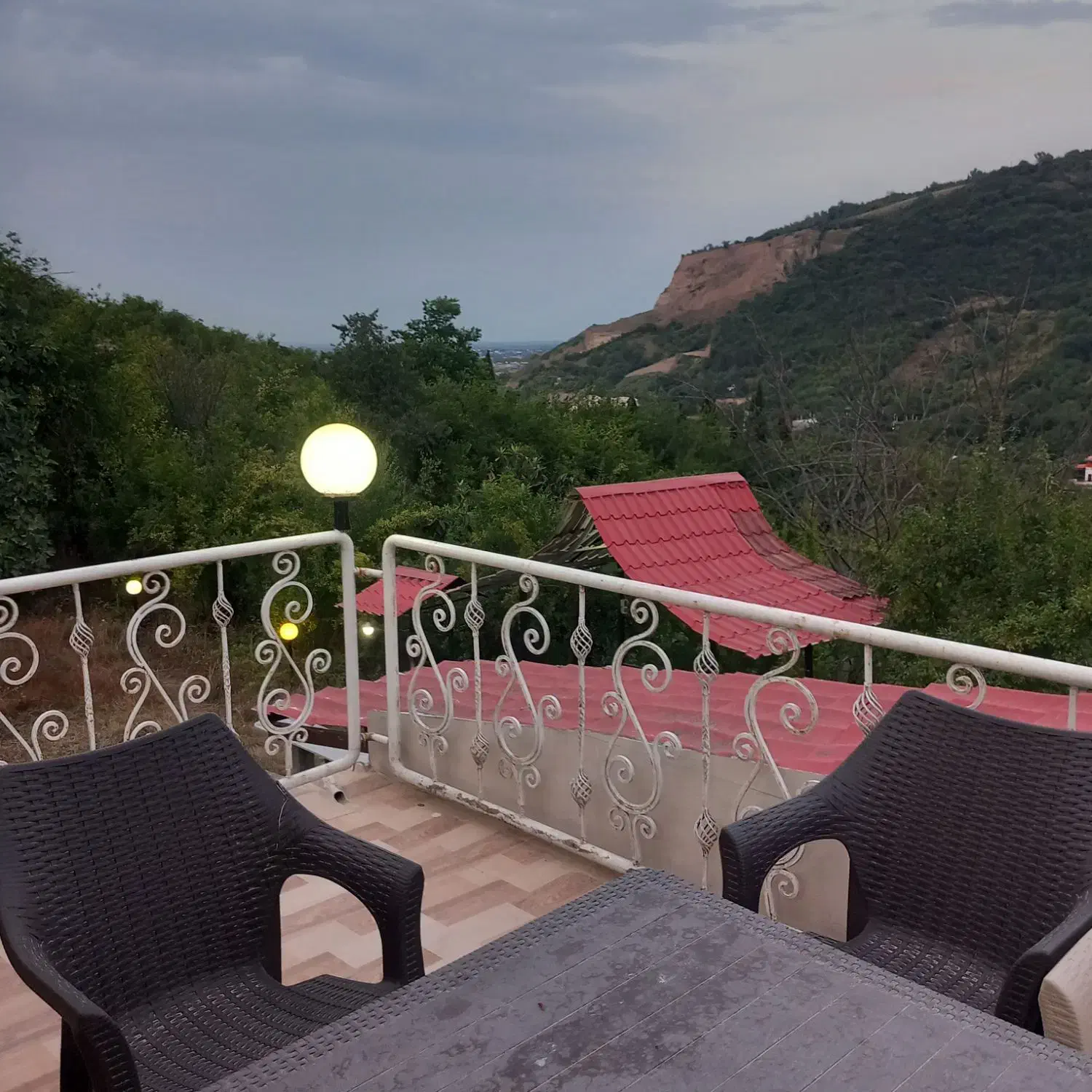 ویلا جنگلی با چشم انداز زیبا و بکر جنگل ویو ابدی|اجارهٔ کوتاه‌مدت ویلا و باغ|بهشهر, |دیوار