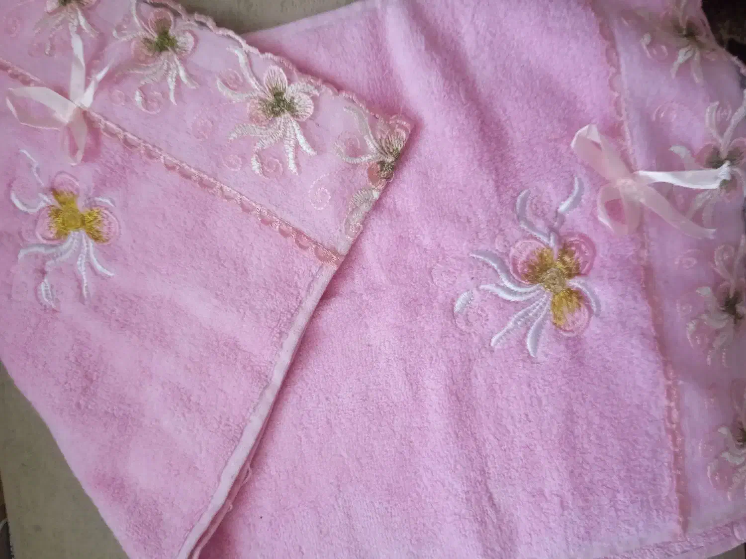 حوله|سفره، حوله، دستمال آشپزخانه|تربت‌حیدریه, بی بی حسنیه|دیوار