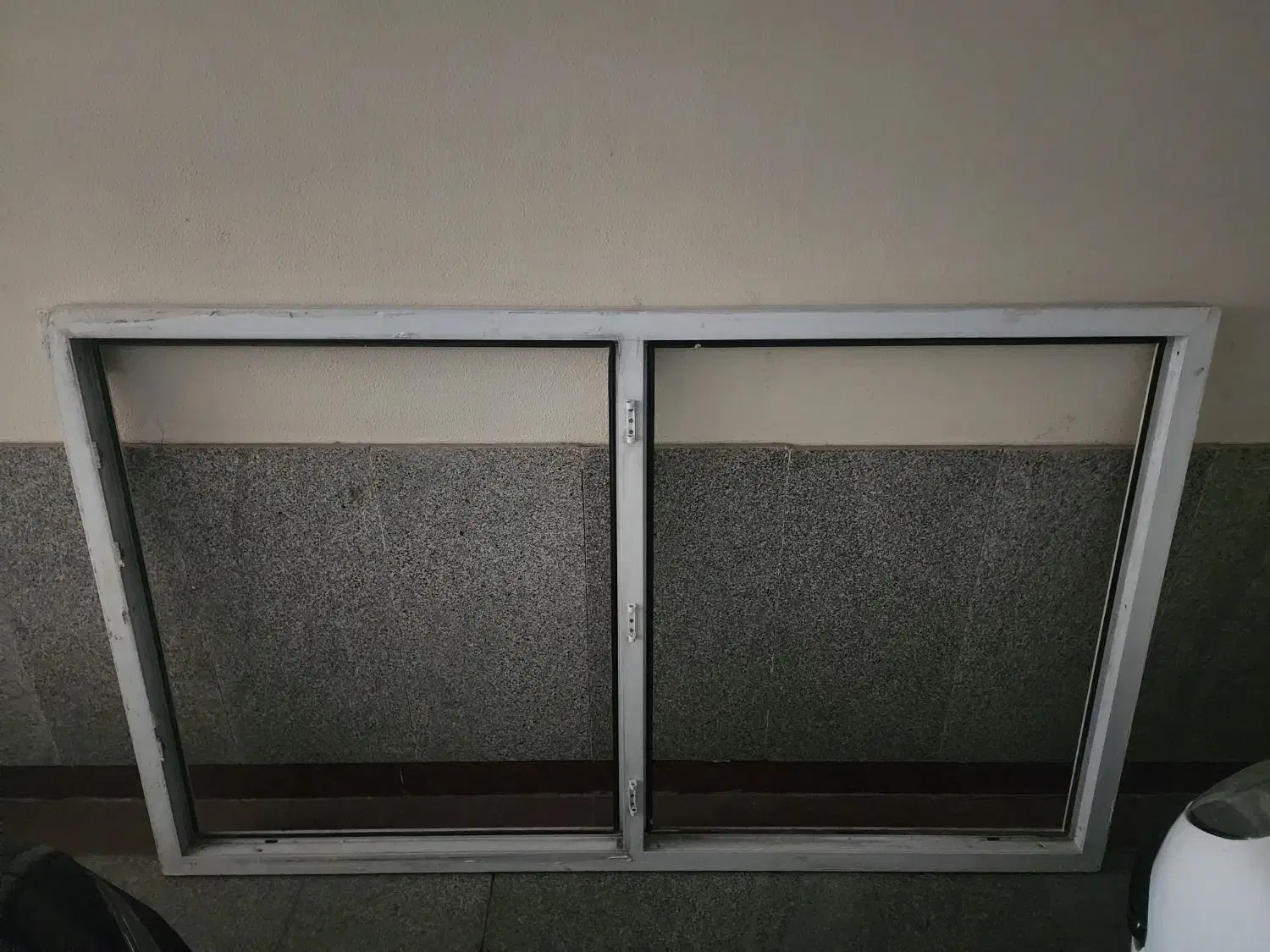 شیشه pvc سالم و با تمامی لوازم|مصالح و تجهیزات ساختمان|تهران, طرشت|دیوار