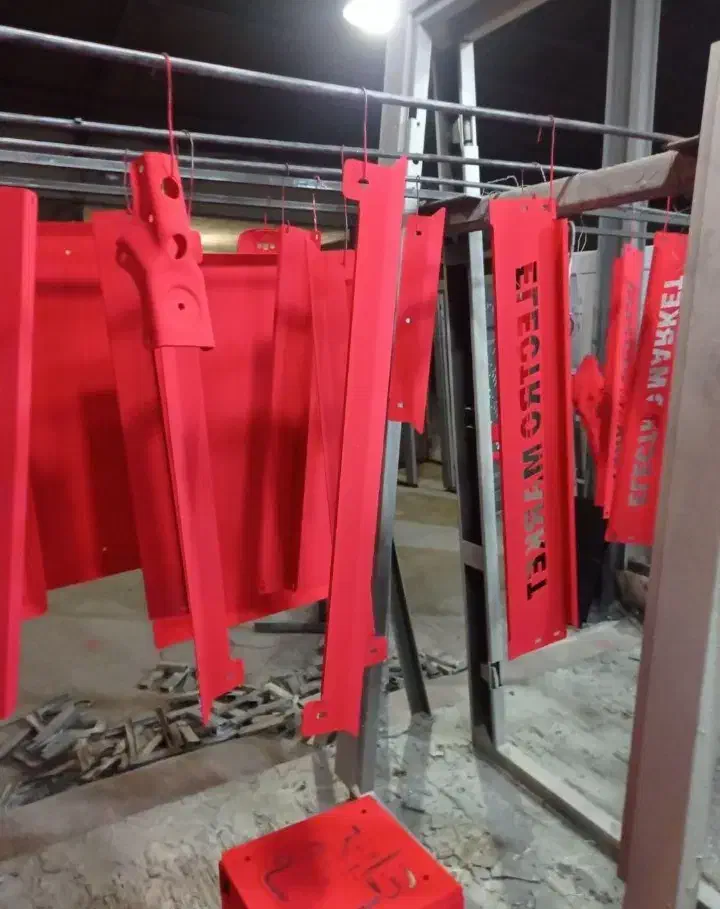 خدمات رنگ پودری نقاشی رنگ کوره ای رنگ کاری|خدمات پیشه و مهارت|تبریز, |دیوار