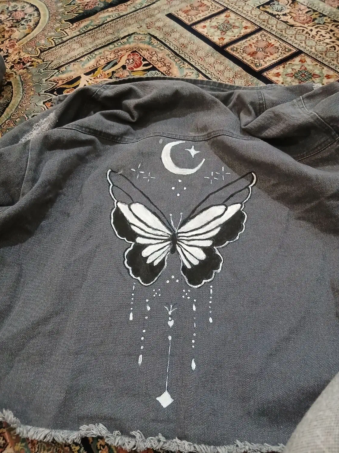 طراحی نقاشی بر روی لباس و ...|تابلو، نقاشی، عکس|قم, قلعه کامکار|دیوار