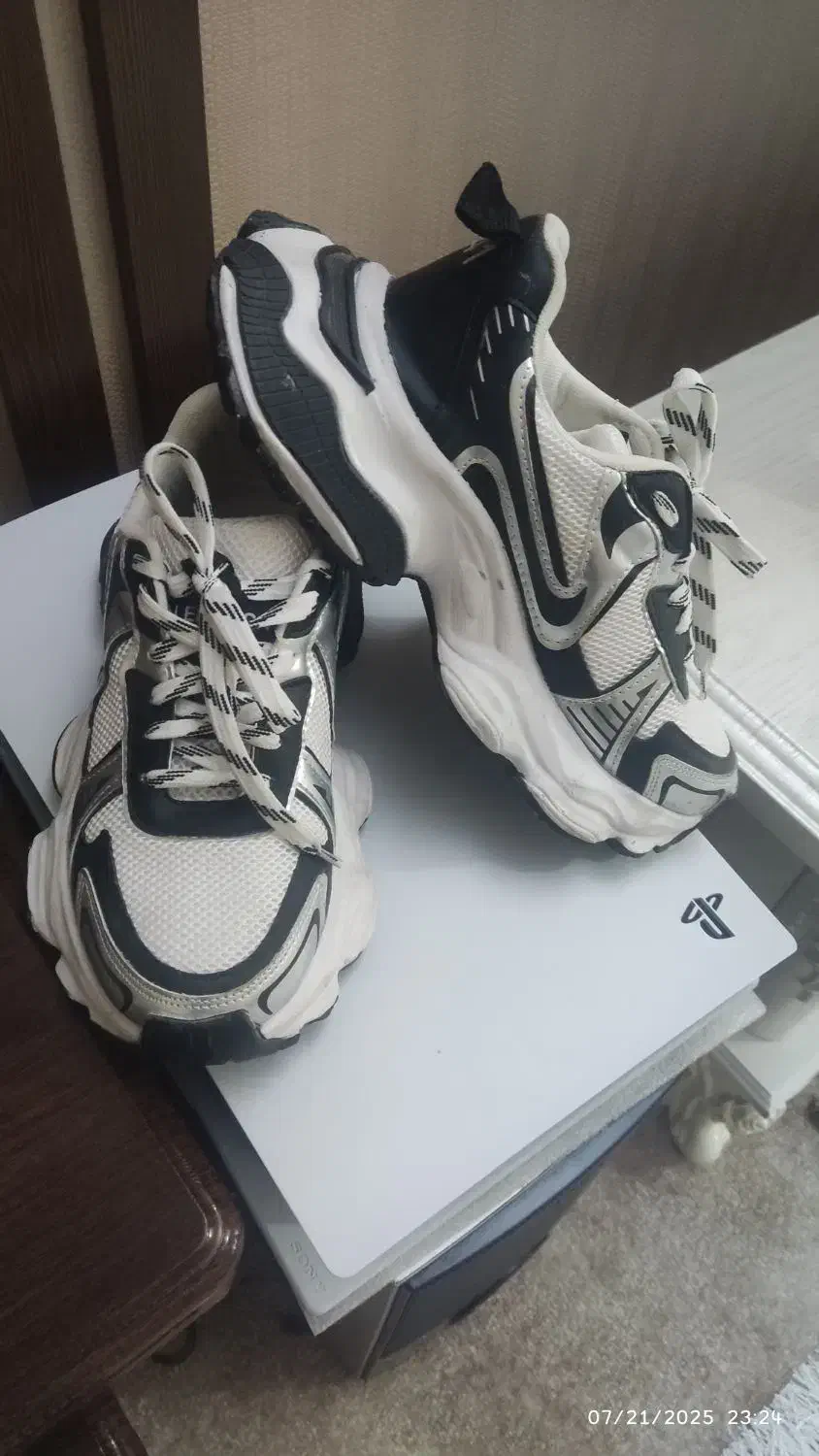 کفش بالنسیگا|کیف، کفش، کمربند|جم, |دیوار