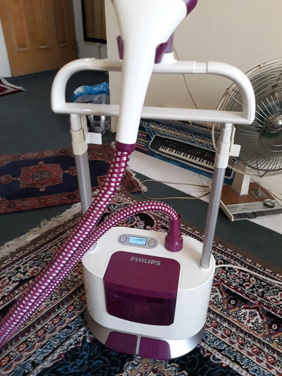 یک عدد بخارشورPHILIPS ایستاده.دوعدد جاروبرقی سالم|جاروبرقی، جارو شارژی، بخارشو|تهران, تختی|دیوار